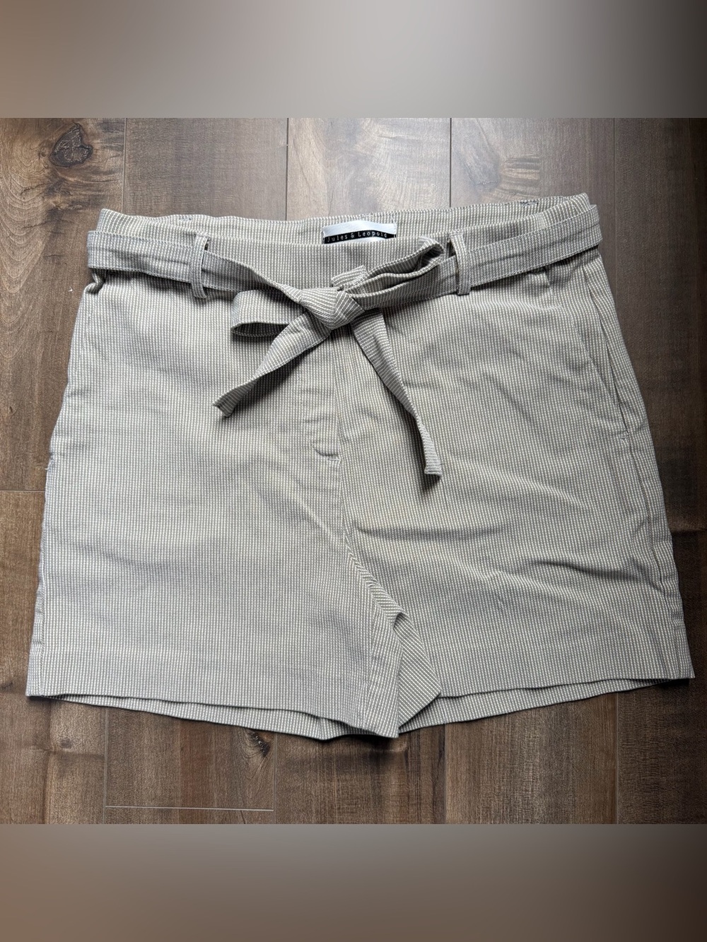 Jules & Leopold Light Beige Tie-Waist Women's Shorts